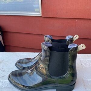 Shoedezzle Women’s Camouflage Ankle Rain Boots Size 11